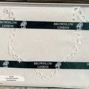 BROWNLOW LINENS Shamrock Linen Bun Warmer BL424 42x42cms White New in Box